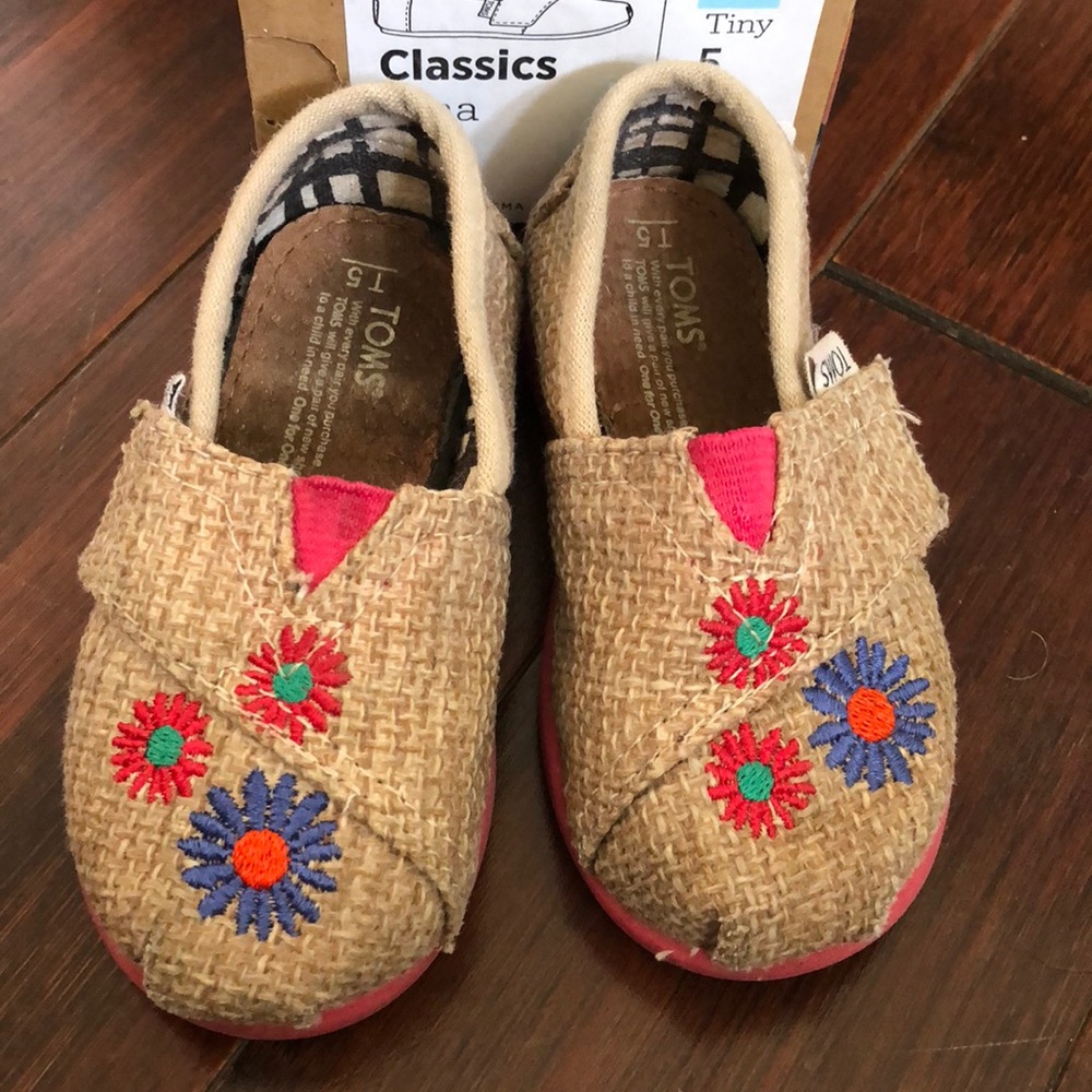 TOMS Classic Ema